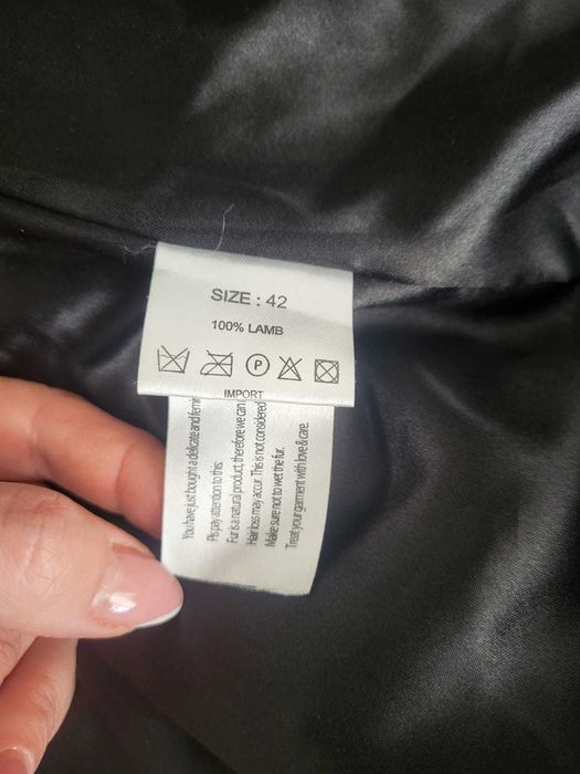 Piękne naturalne futerko z wełny jagnięcej stan idealny