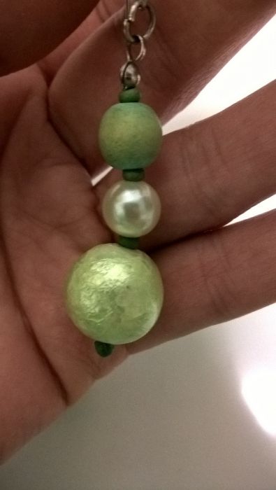 Brincos compridos com bolas Verde