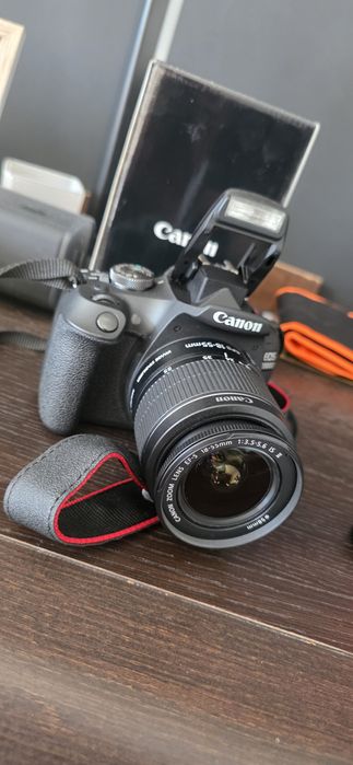 Lustrzanka Canon EOS 2000D + 18–55mm + 75–300mm + torba + filtry