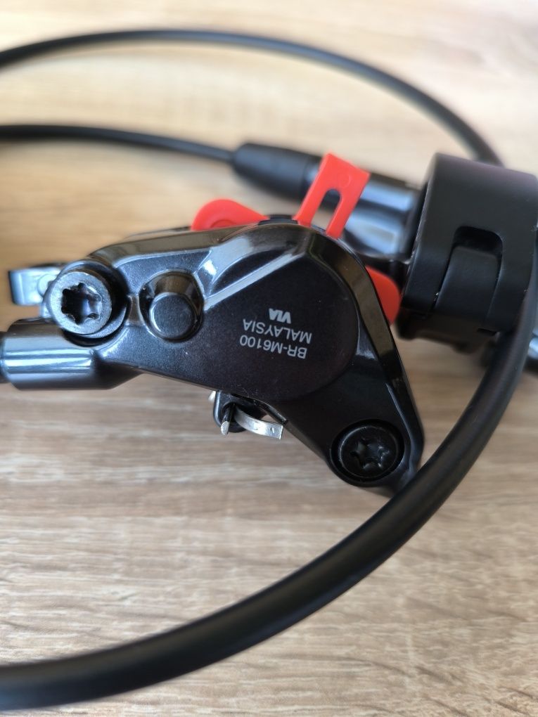 гидравлические тормоз  Shimano BR-M6100 Deore на велосипед