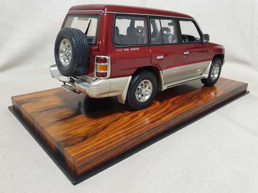 1 18 AUTOart Mitsubishi Pajero 2 long V6 3500 GDI (rouge red) 1998