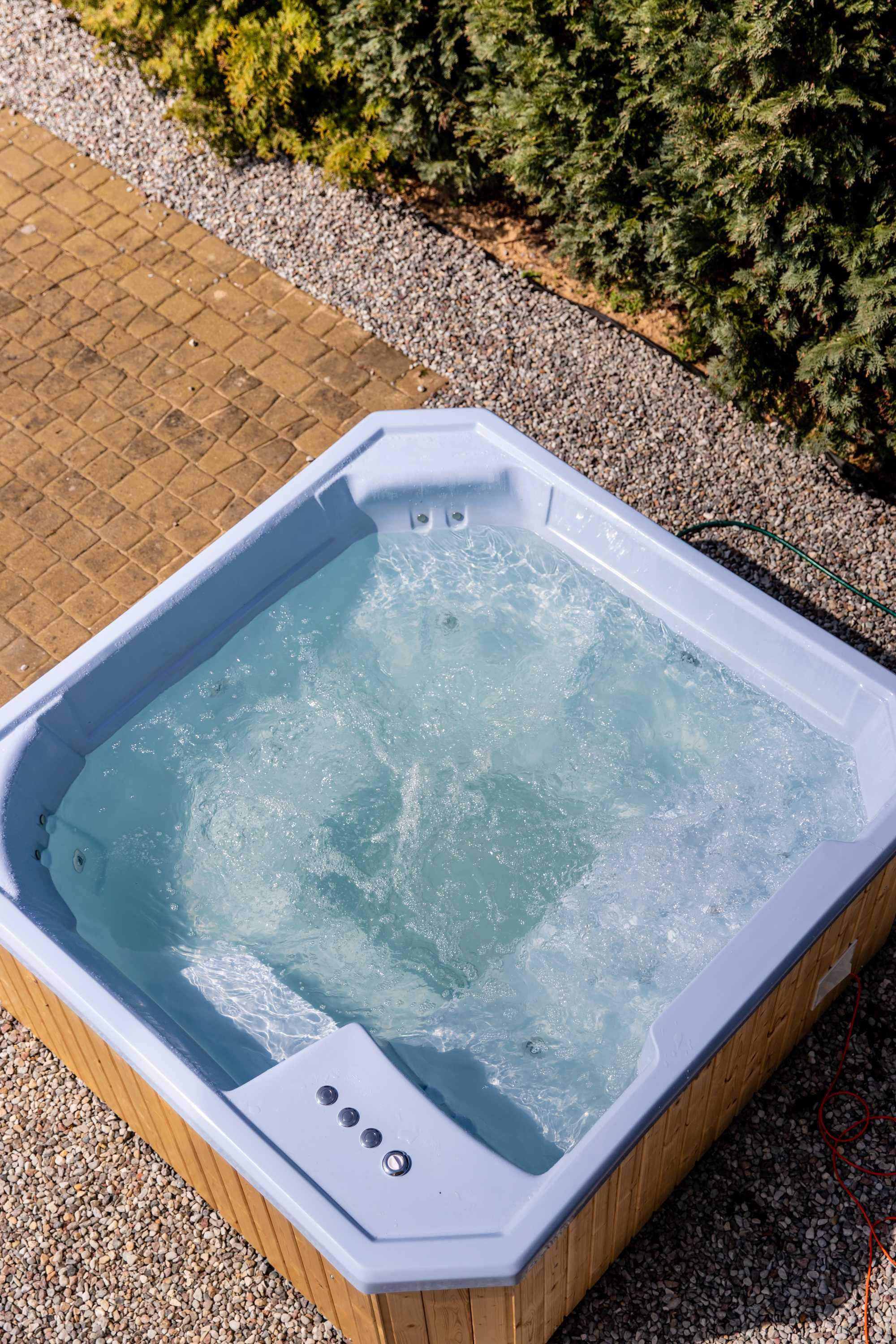 Jacuzzi zimowe ogrodowe hydromasaż gorąca beczka ruska bania basen