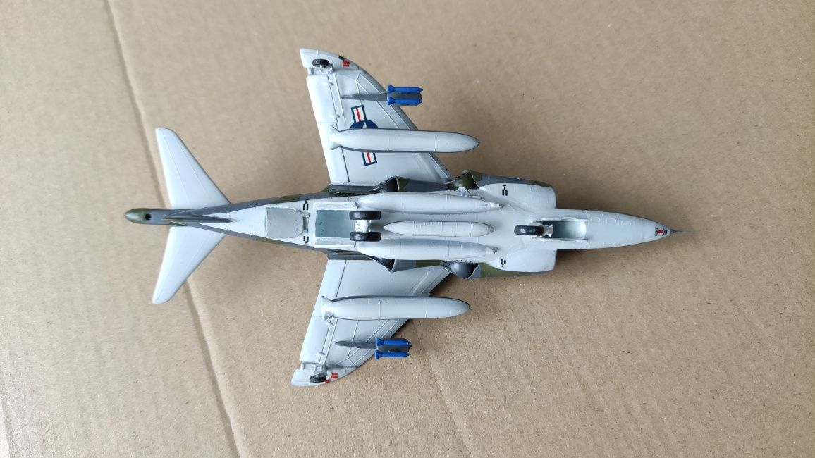 Сборная модель самолета 1:72 AV-8A Harrier  КМП США
