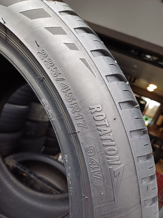 225/45/17 Sprzedam parę opon  Bridgestone