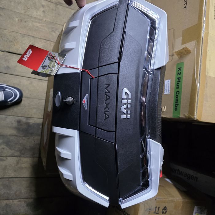 Kufer centralny GIVI 58L MAXIA 5 HONDA z oparciem - wersja limitowana