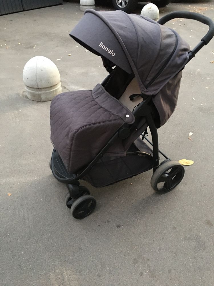 Прогулочная коляска для ребенка