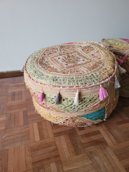 Par de pufes marroquinos