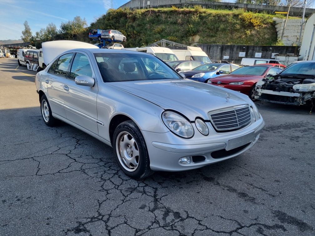 Mercedes-Benz W211 E220 CDi Classic de 2003 para peças