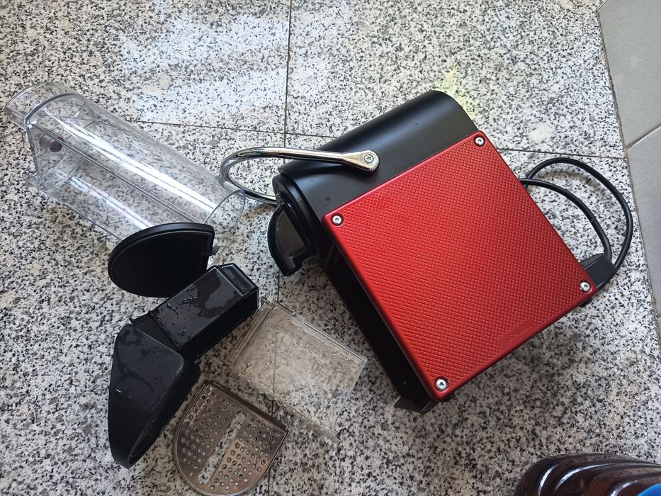 Máquina café Nespresso delonghi para peças