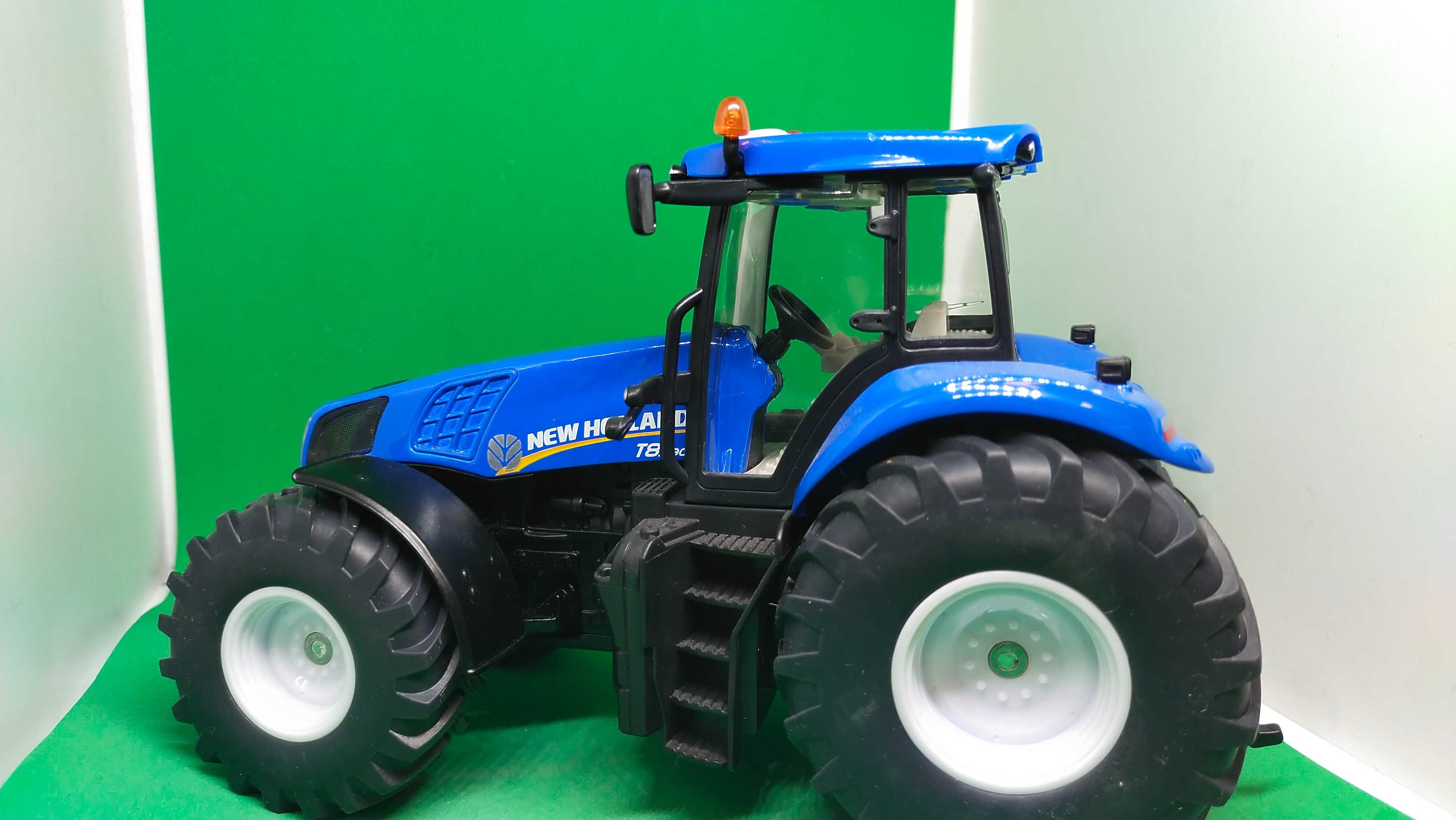 Siku traktor New Holland 1 32