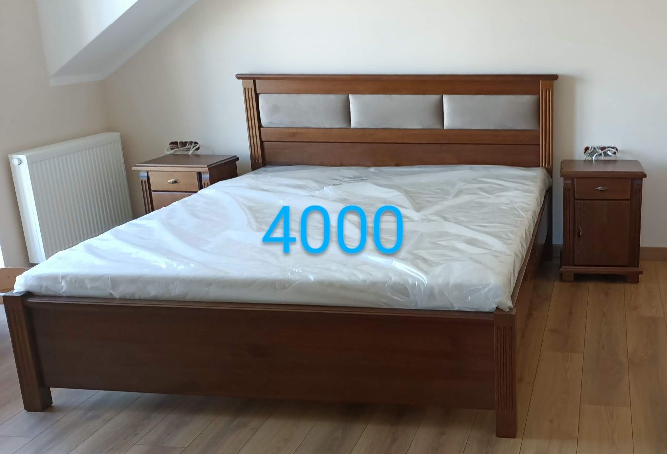 Łóżko drewniane .