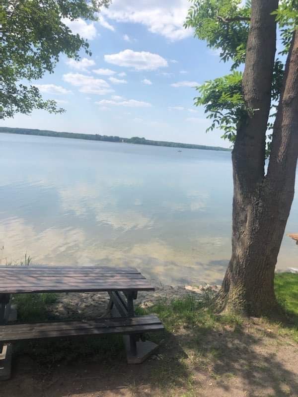 Domek letniskowy nad jeziorem z prywatną plażą