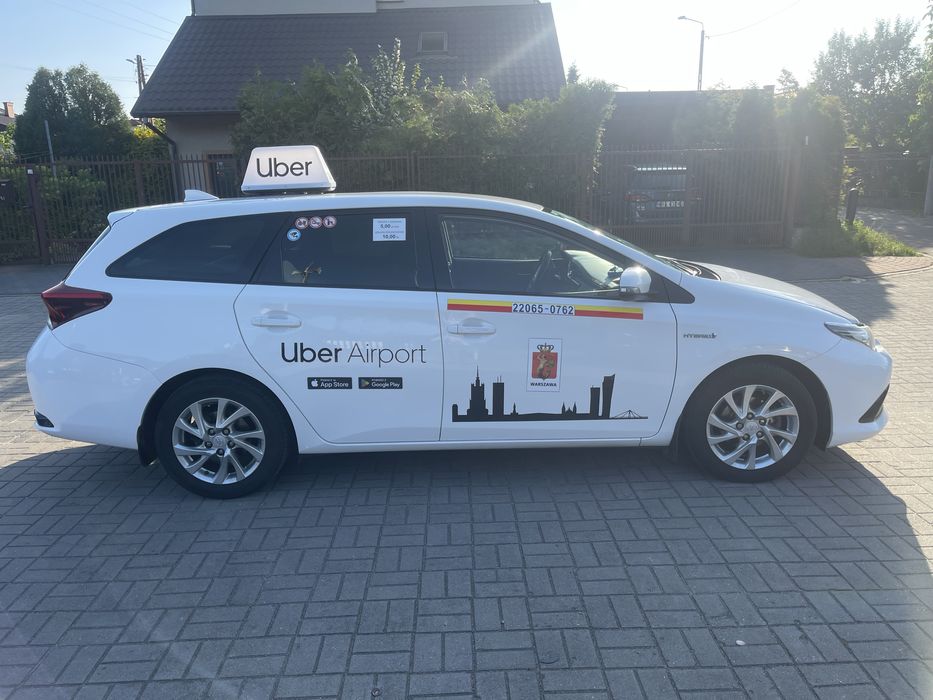 Toyota Auris Hybrid | Automat | 1.8 | 2016