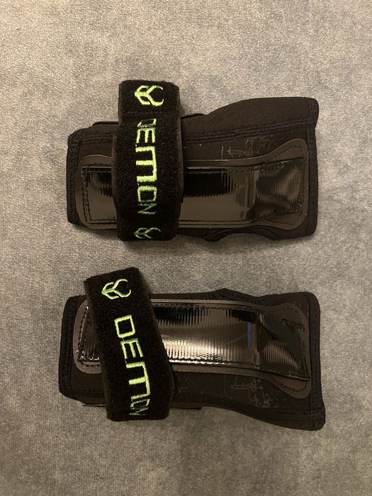 Demon Wrist Guard - skate & snowboard wrist protector (tamanho: M)