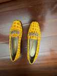 Sapatos camel animal print com fivela