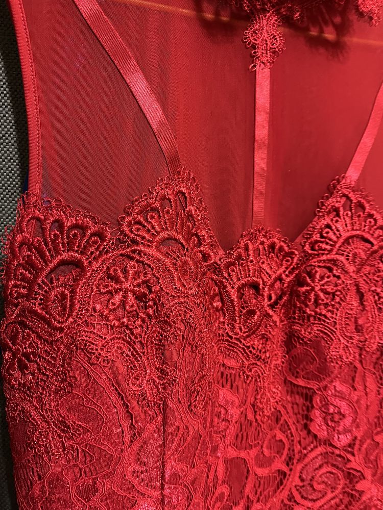 Guess б/у красное платье размер s оригинал