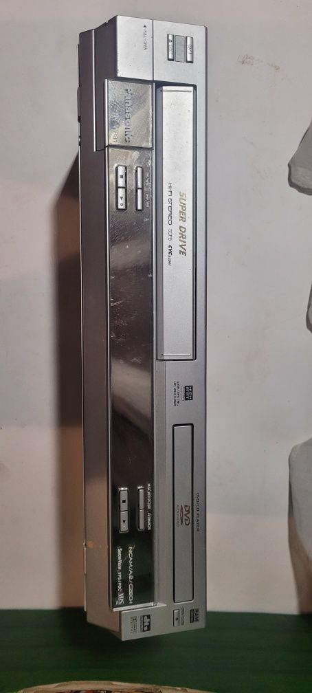 Odtwarzacz Panasonic  nv-vp31 DVD vhs combo