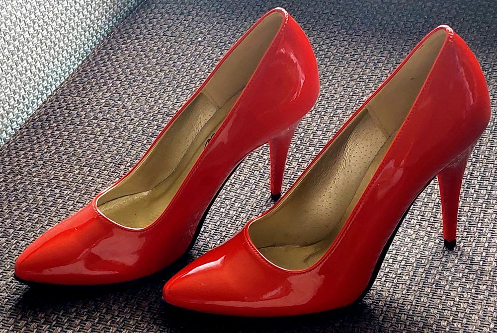 Czółenka czerwone!