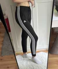 Sportowe legginsy dresy adidas