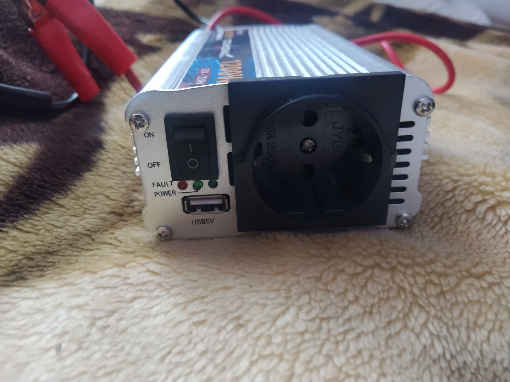 Продам inverter 1200w,12v-220v