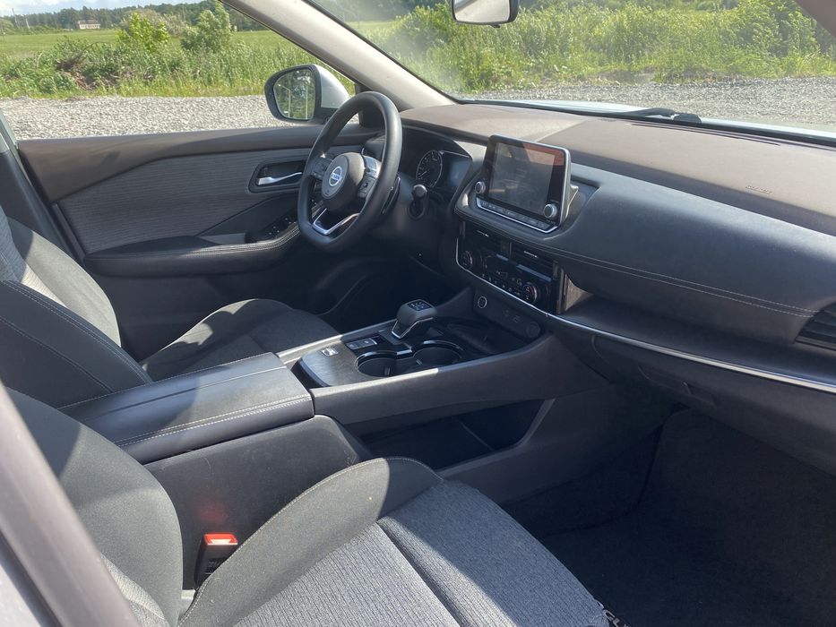 Nissan Rogue SV 2020 року