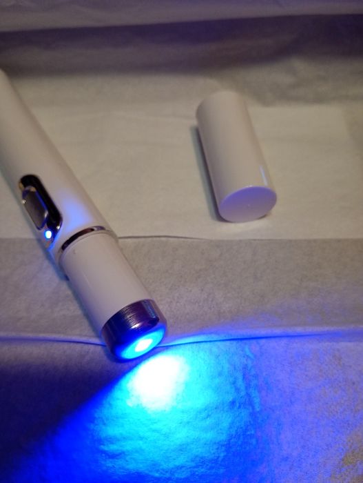 Pióro niebieskie światło