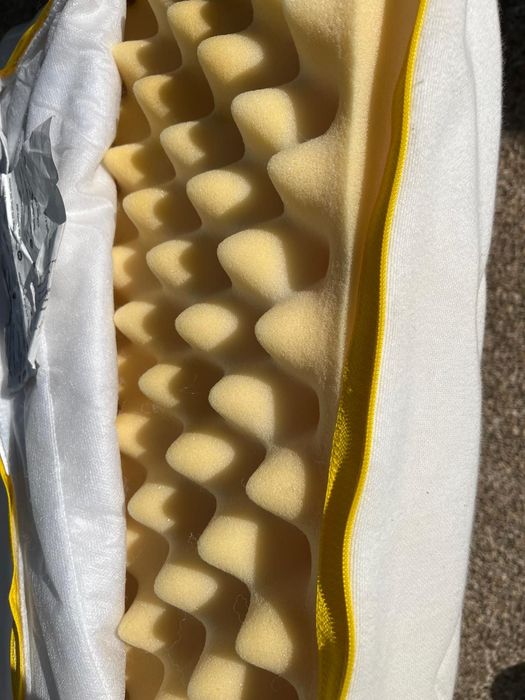 Duas camas de criança