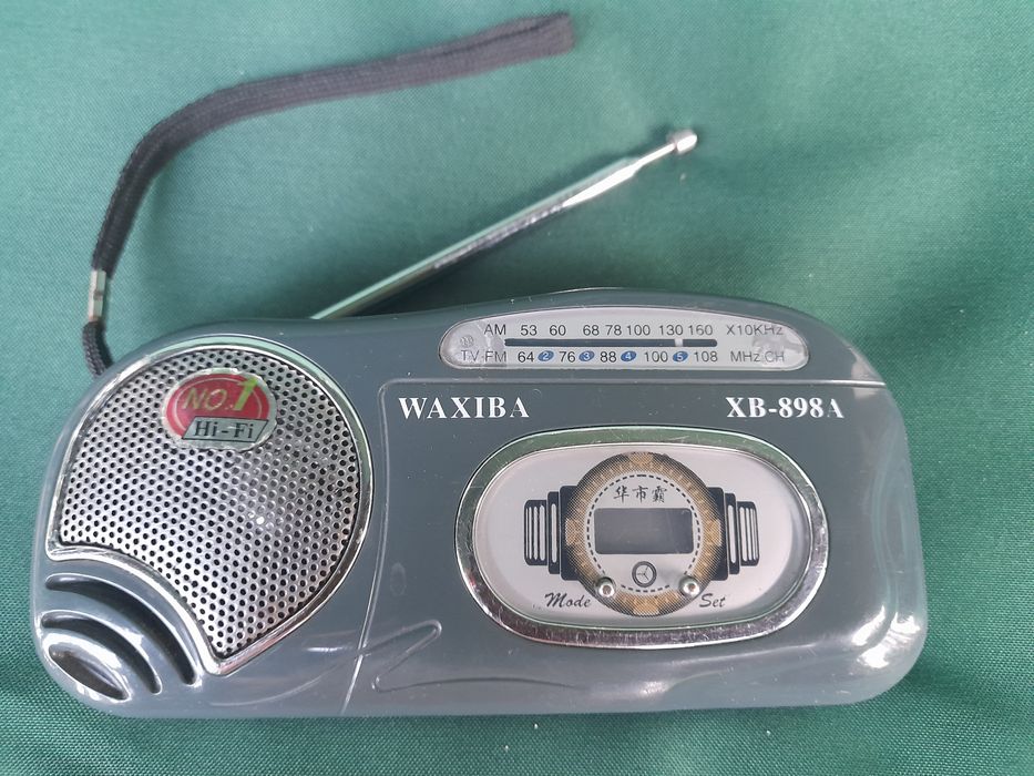 Радіоприймач з годинником