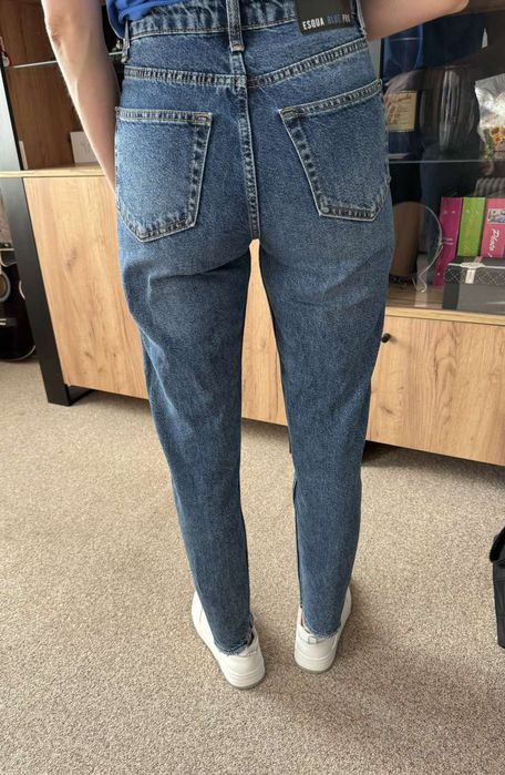 Жіночі джинси мом