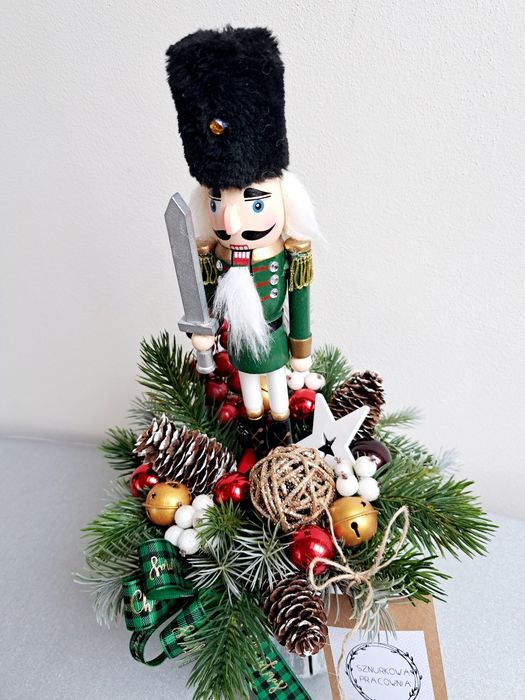 Dekoracja zimowa świąteczna stroik kompozycja z dziadkiem do orzechów