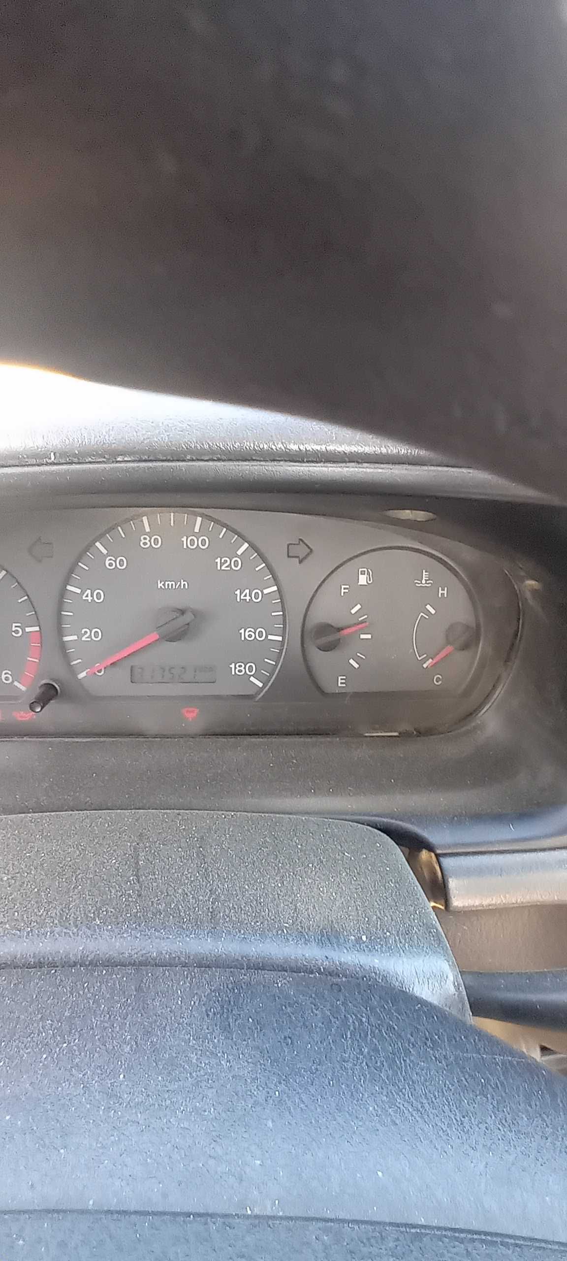MAZDA B2500  4X4