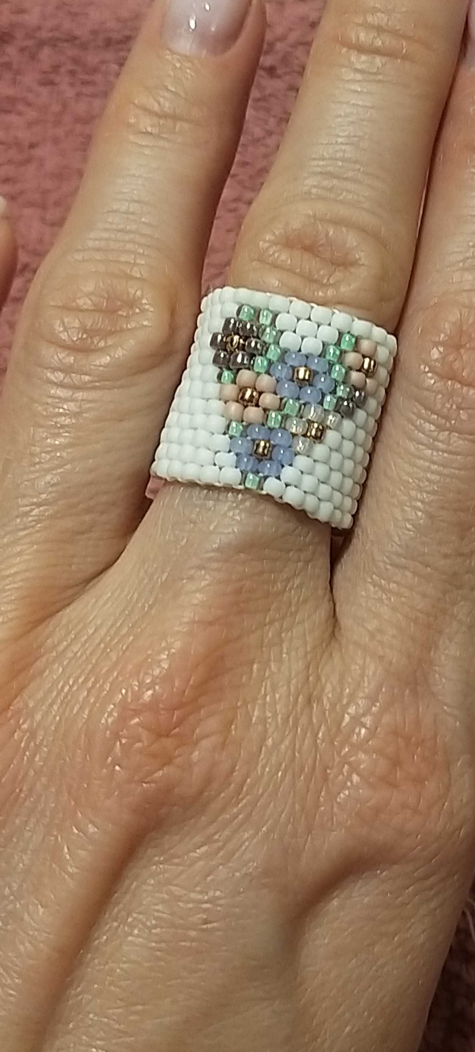 pierścionek z koralików