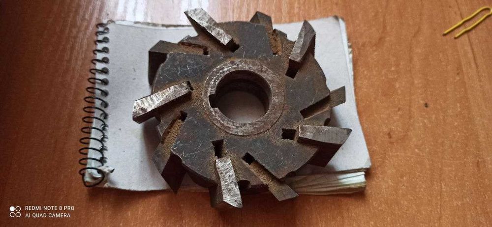 Продам:  ключи  разные  молотки труборезы