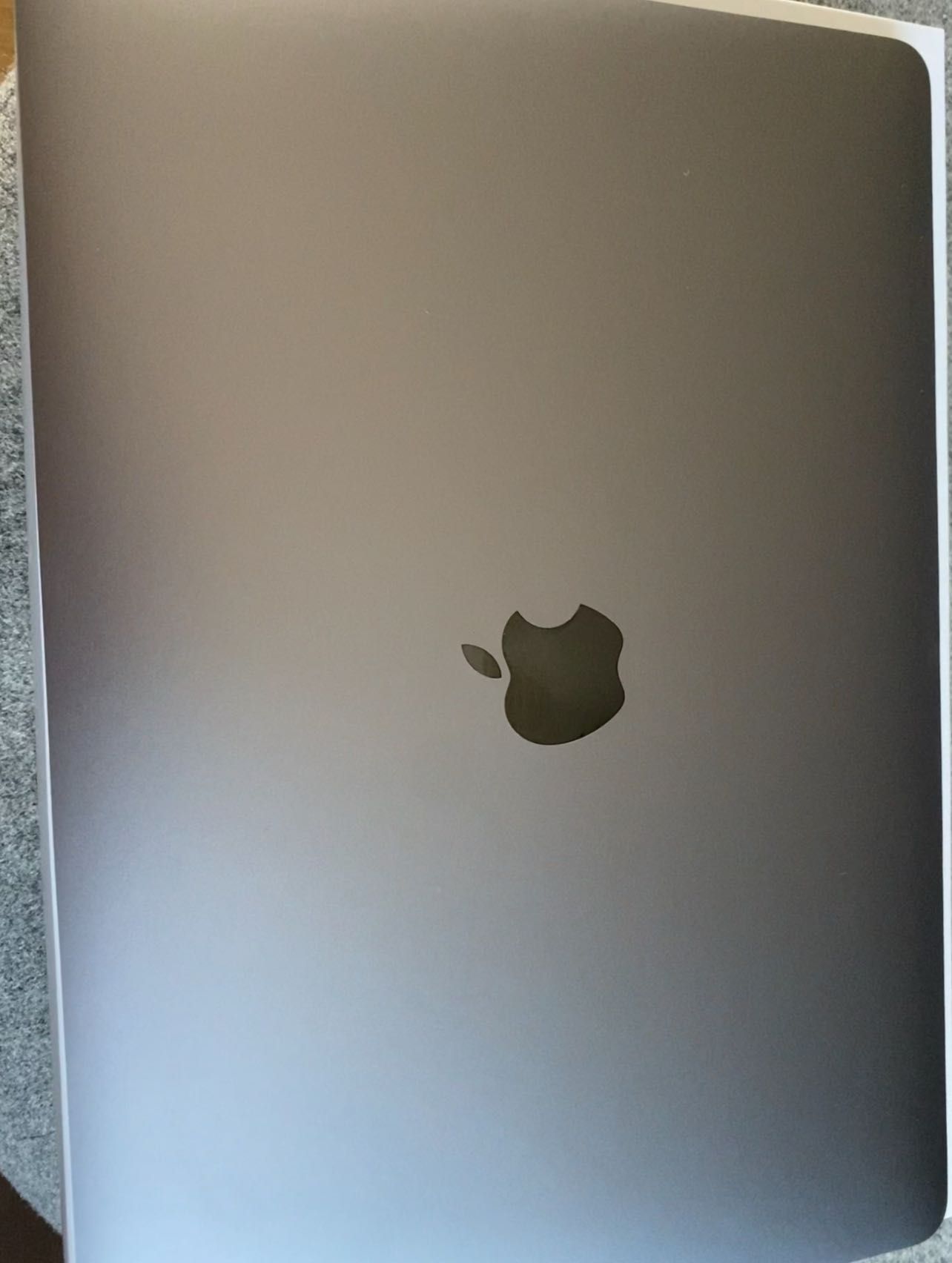 MacBook Air 13 8 RAM, 256 GB dysk Space Gray