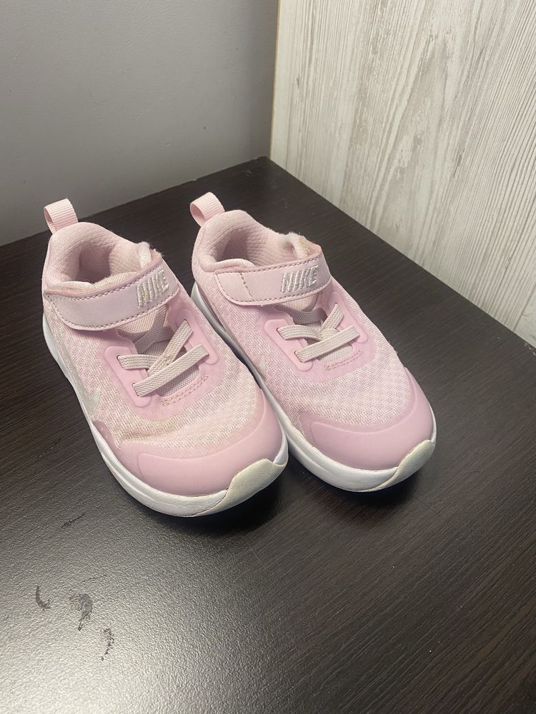 Кросівки Nike рожеві
