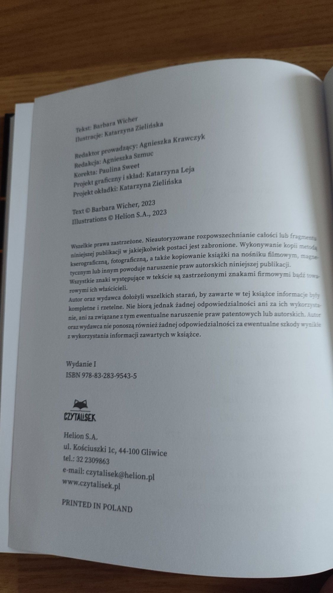 Magiczna kłódka, Barbara Wicher, książka o podróżach w czasie