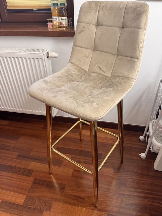 Krzesli hoker tapicerowany bezowy