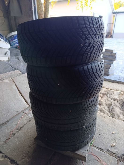 Opony zimowe 235x35x19