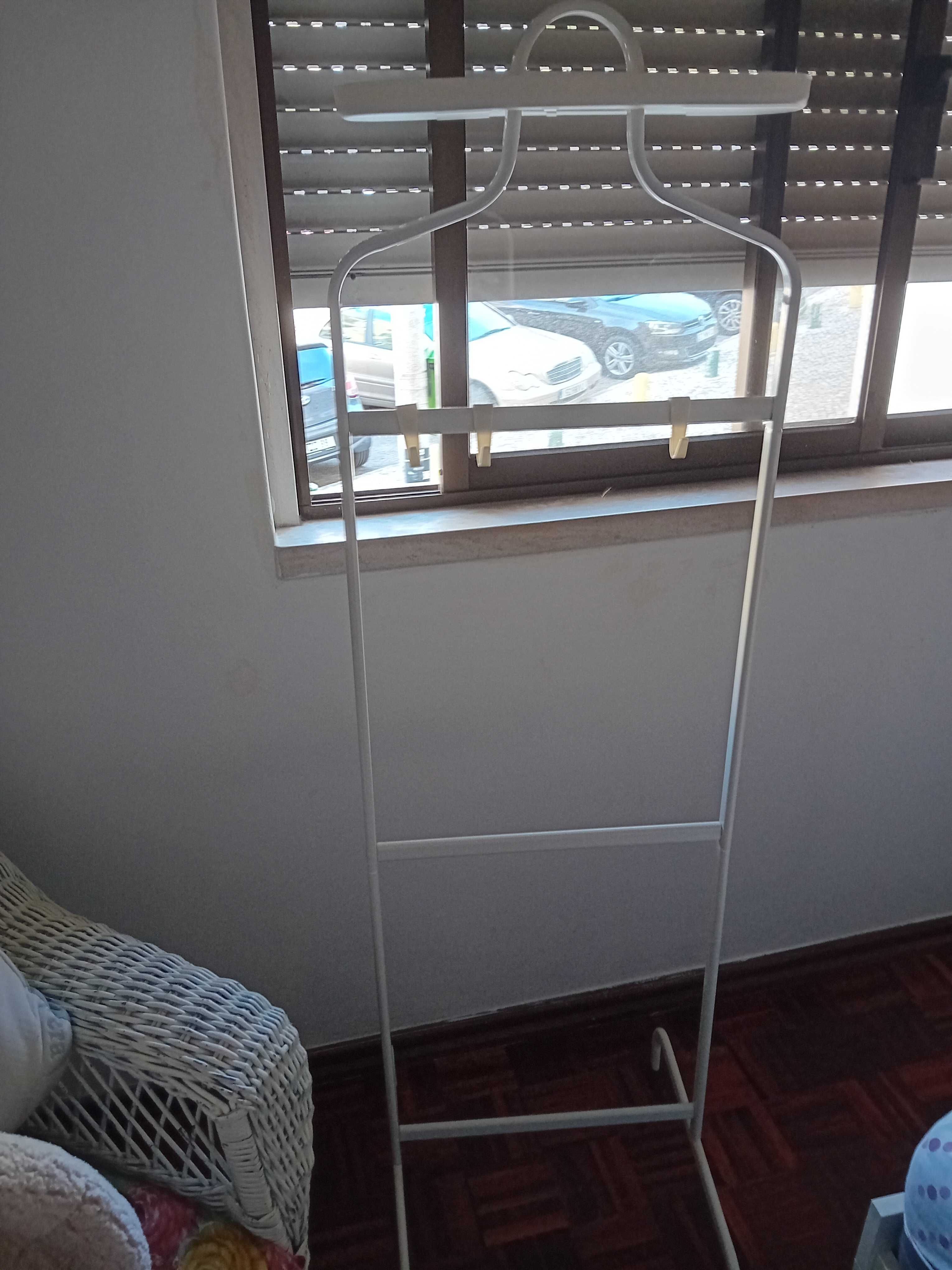 Cabideiro para roupa