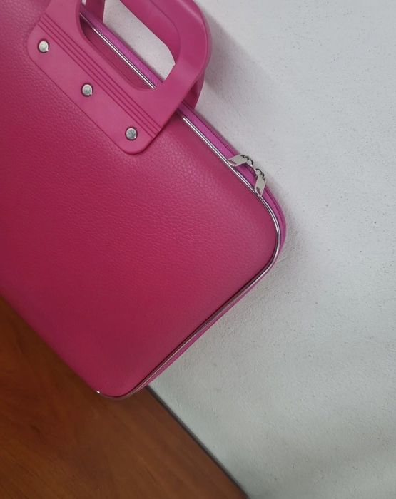 Różowa teczka na laptop 15,6 cali