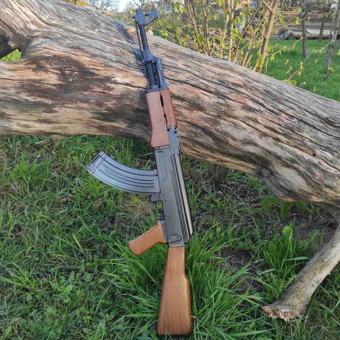 Автомат Калашникова АК47 Cyma ZM93 металлический на пульках игрушечный