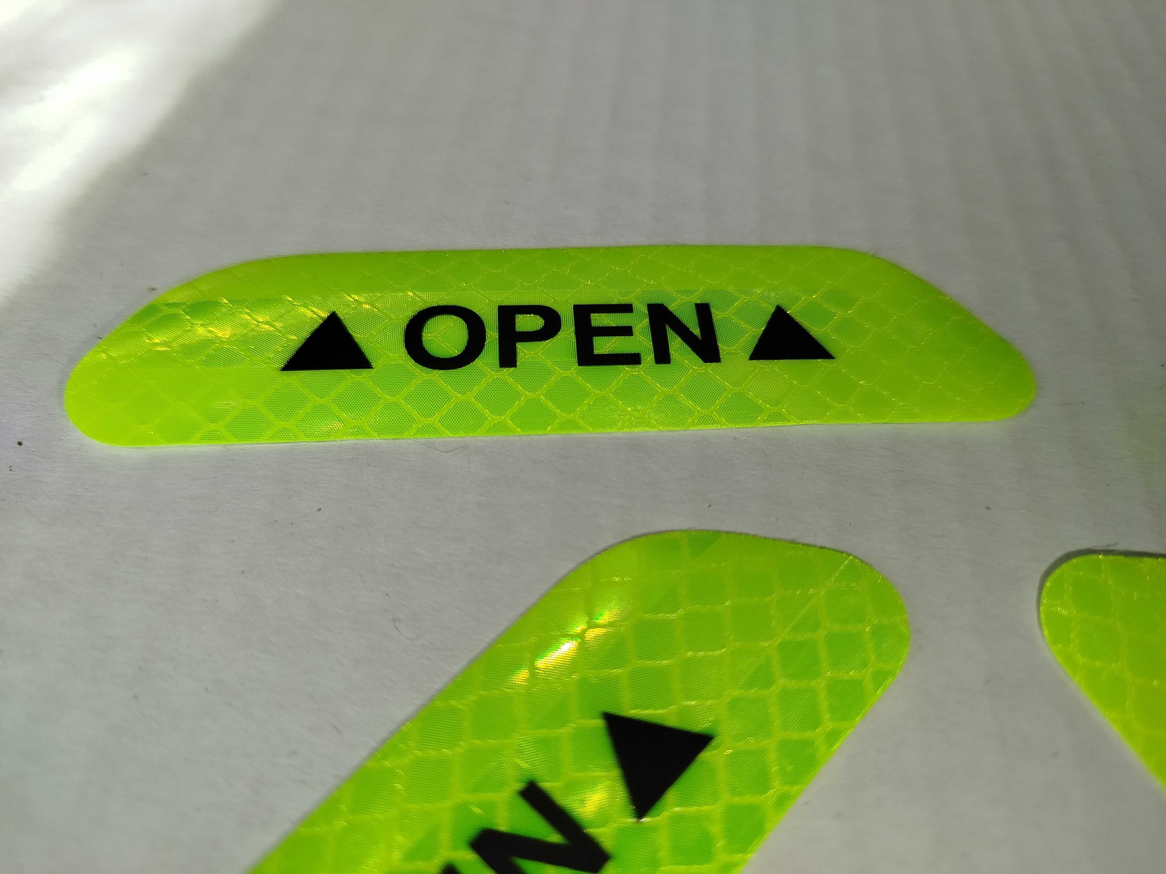 Наклейка на двері автівки світловідбиваюча open