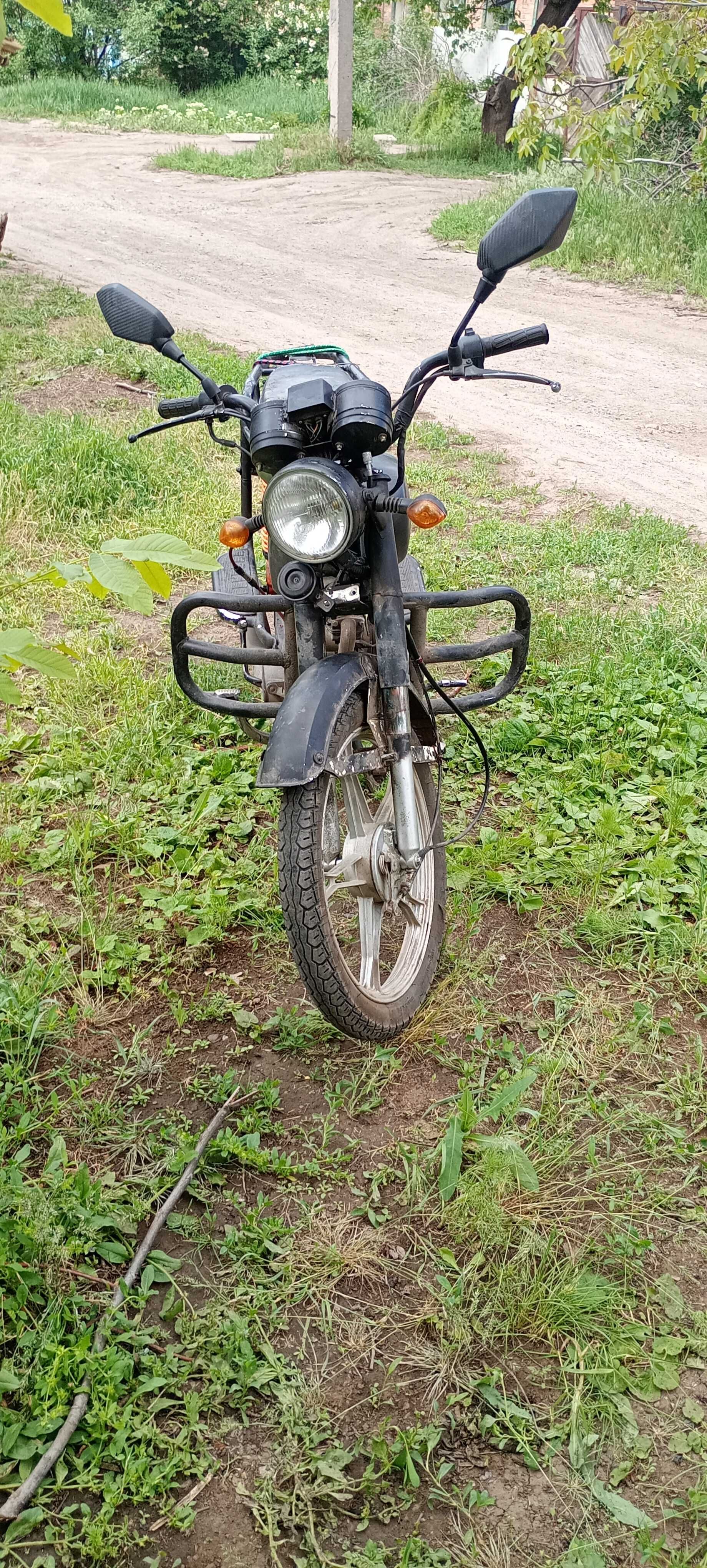 Срочно,Продам Альфу 70кубов на полном ходу,в комплект входит мото-шлем