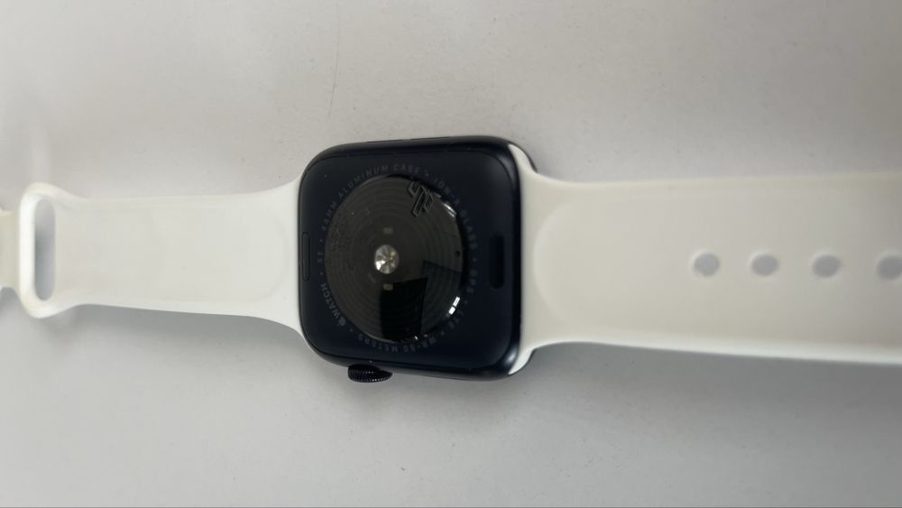 Apple Watch Series SE2 44mm Midnight M/L 2024 року (АКБ 100%)