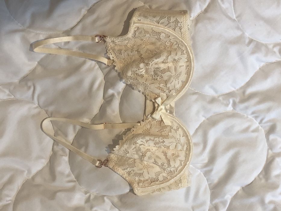 Ліф бра новий стан кольору пломбір