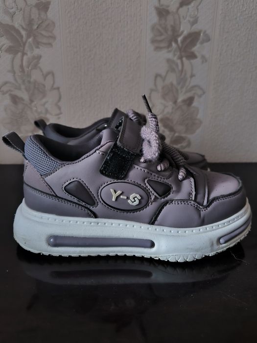 Продам кросівки для дівчинки