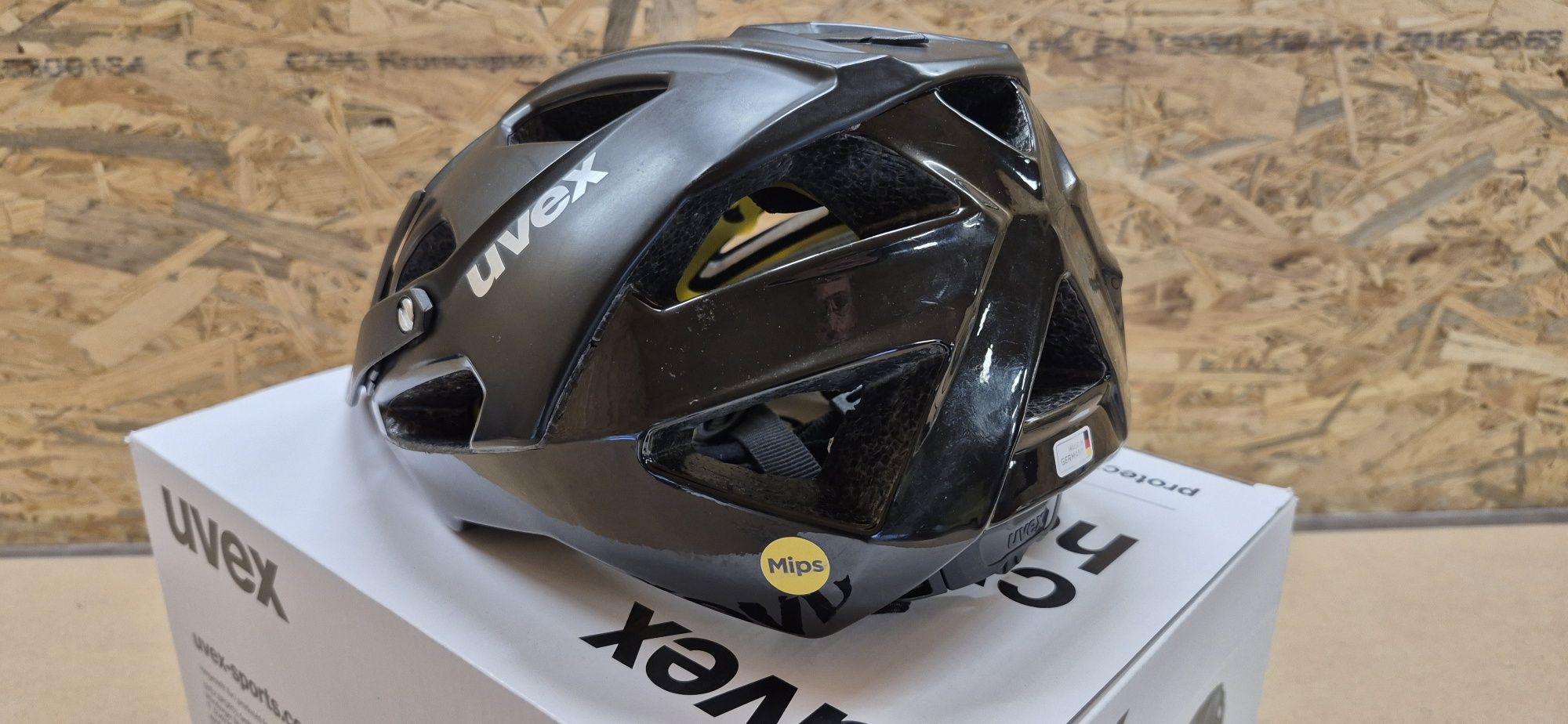 Kask Uvex Quatro cc Mips. Kolor Black matt.