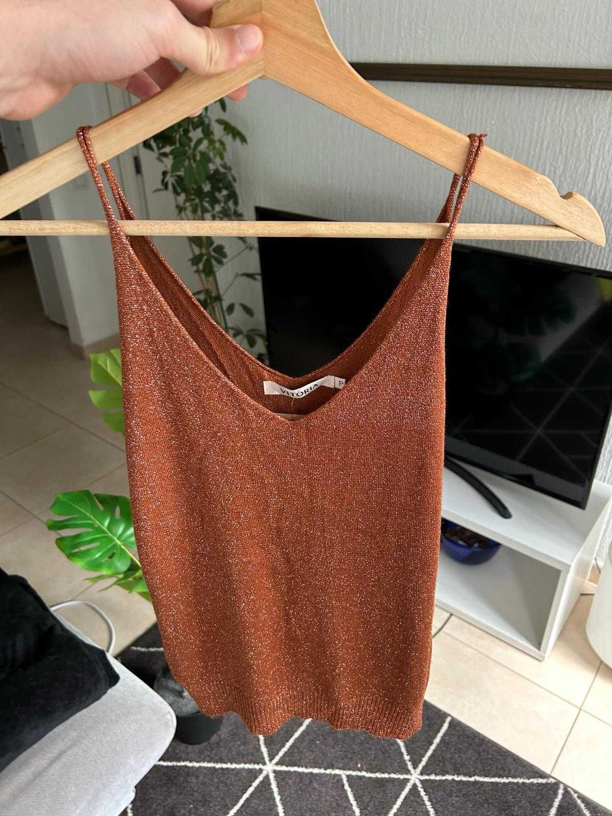 Blusa cobre "SAHRU"
Cor: Terra com efeito cobreado