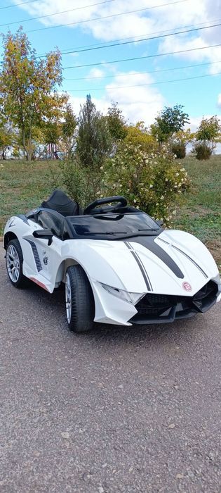 Дитячий акумуляторний автомобіль