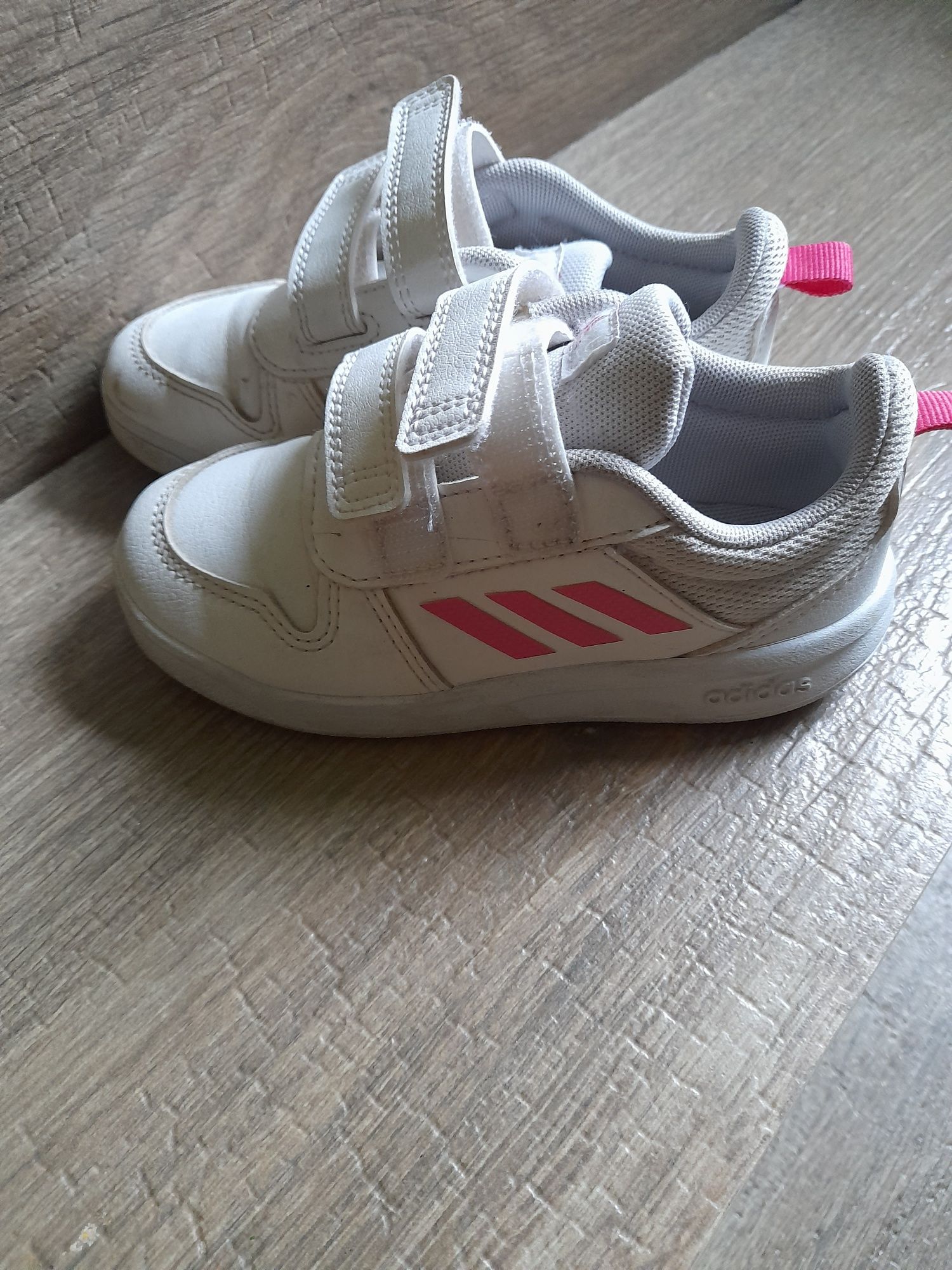 Sprzedam adidasy sportowe r.26